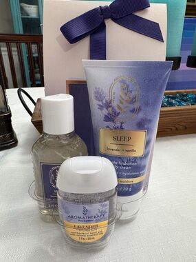 Bath & Body Works Aromatherapy Sleep Set in Purple and White